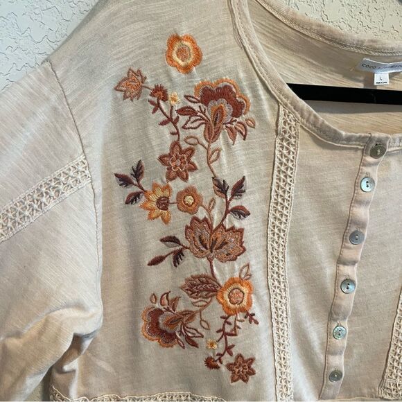Coco + Jaimeson- Cream Embroidered Peplum Blouse, Size Large - Picture 3 of 11